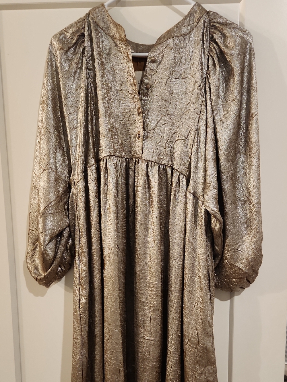 Umgee Metallic Gold Crinkle V-Neck Dress NWT Size Small